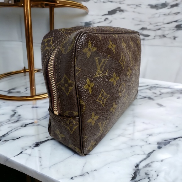 Louis Vuitton Trousse de Toilette 23 Toiletry Bag - Picture 2 of 7